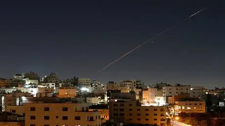 عقب طلب ترامب بعدم الرد.. نتنياهو يبحث مع قادة الجيش الهجوم الصاروخي الإيراني على إسرائيل