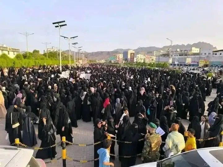 منظمة ياك تشيد بدور المرأة العدنية وتطالب بحلول مس...