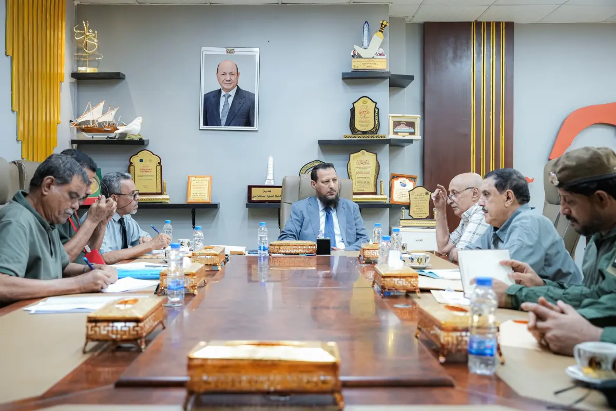محافظ العاصمة عدن يناقش مع رئيس مصلحة السجون ومدير...