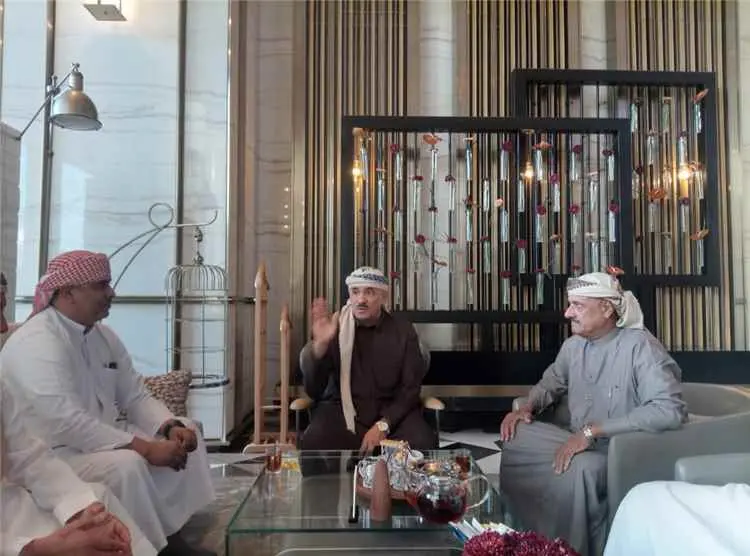 القائد صلاح الشنفره يلتقي مدير أمن سقطرى وقائد الم...