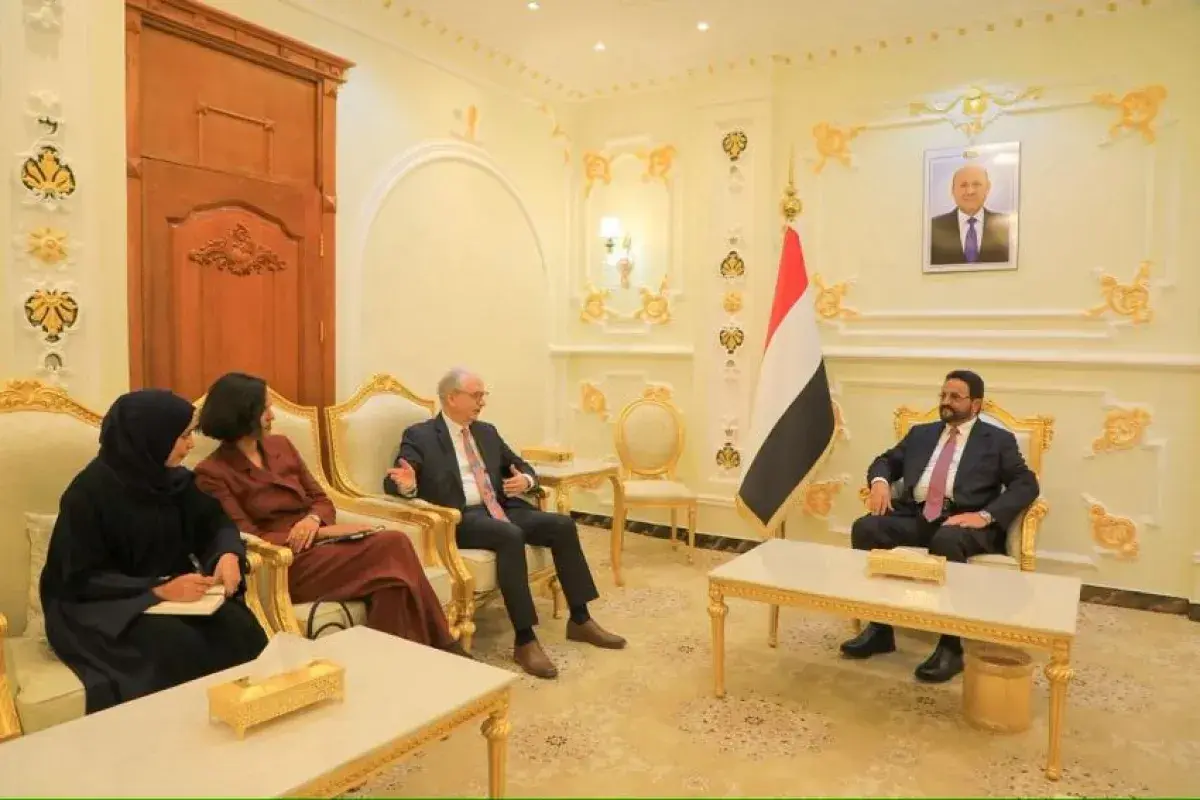 العرادة يناقش تحديات مأرب واحتياجات النازحين مع ال...