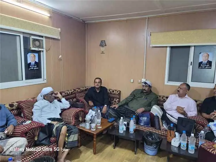 في لفتة وفاء إنسانية.. وزير النقل يزور اللواء محمد...