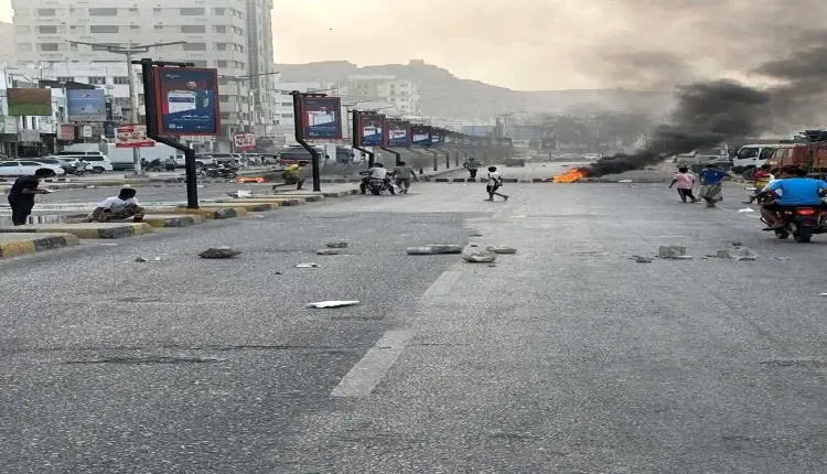 انقطاع الكهرباء يشعل شوارع المكلا باحتجاجات غاضبة