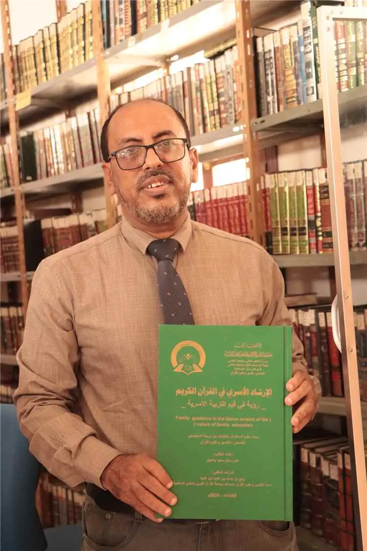 نائب رئيس جامعة المهرة لشؤون الطلاب يزور جامعة الق...