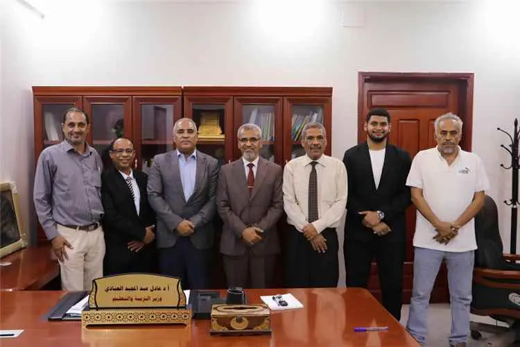 وزير التربية والتعليم (العبادي) يوقع مع مؤسسة العو...