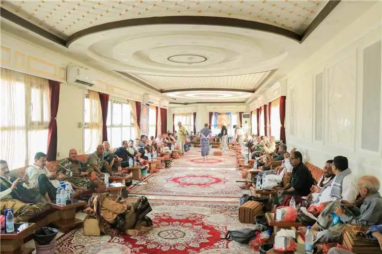 حزب التجمع الوحدوي اليمني يستقبل المعزين بوفاة الك...