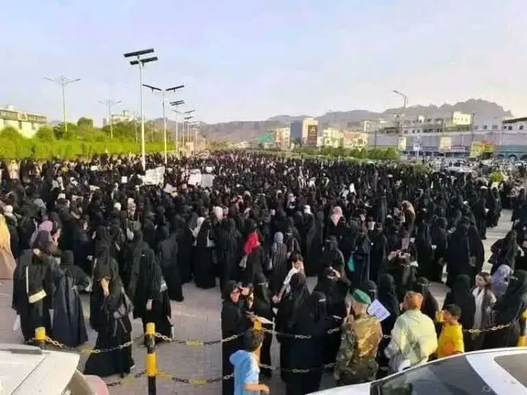 نساء عدن يُعيدن صياغة الاحتجاج السلمي.. ومنظمة ياك...