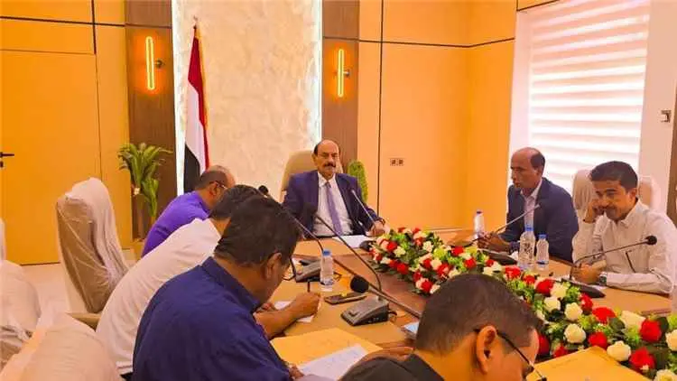 لجنة فتح المظاريف بشبوة تفتح مظاريف ثلاثة مشاريع تعليمية وخدمية