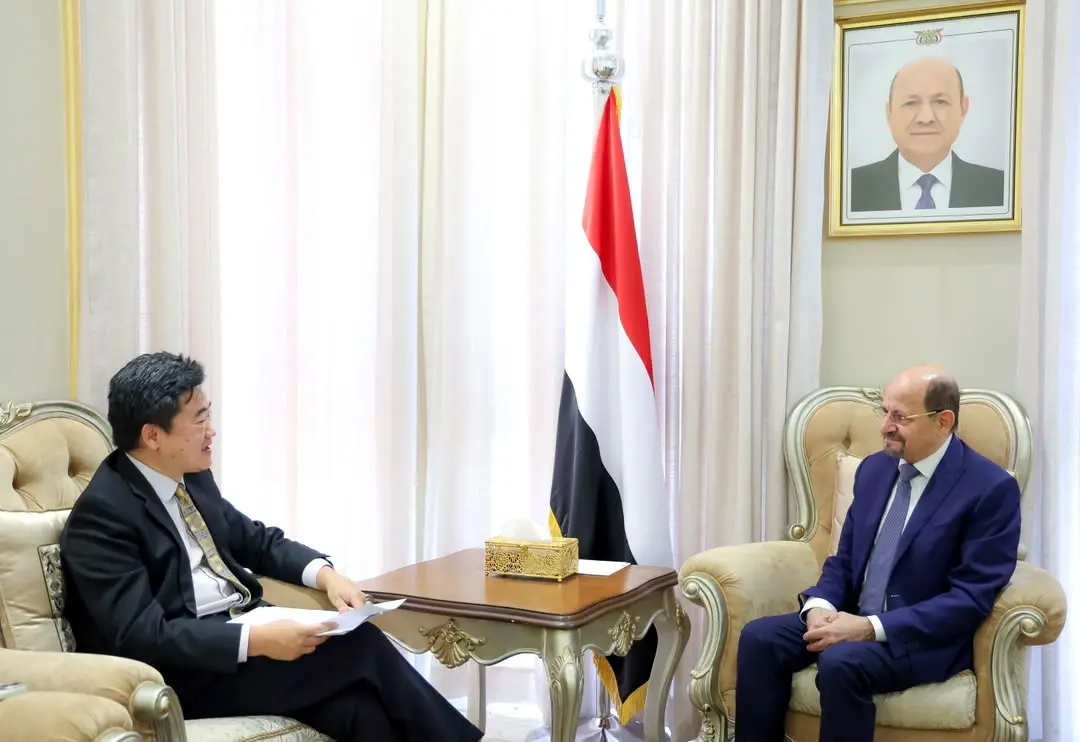 رئيس الوزراء وزير الخارجية يتسلم رسالة من الرئيس ا...