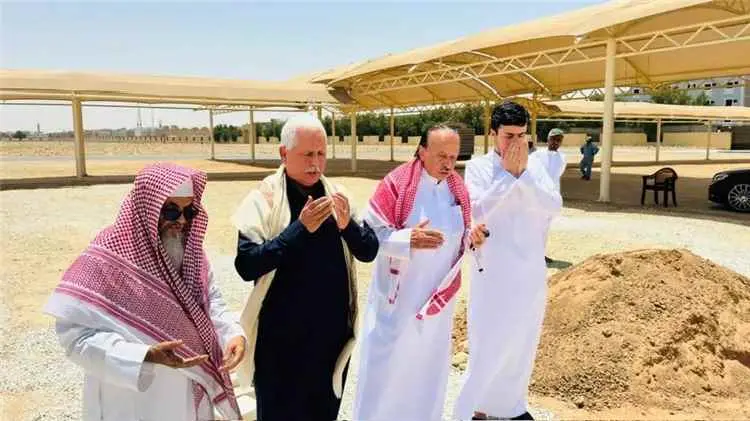 زيارة مؤثرة إلى مثوى هادي.. السفير طريق يستحضر إرث...