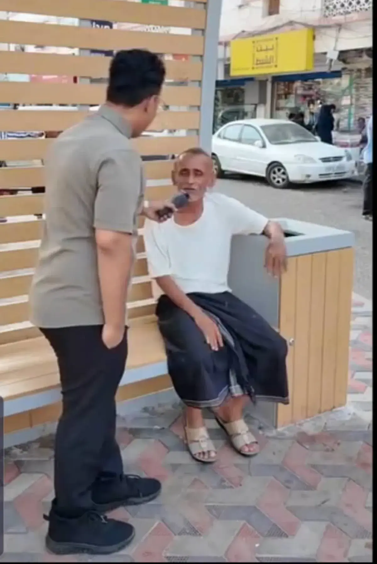 موظف بكهرباء عدن يثير الجدل بشأن تهالك الشبكة وردا...
