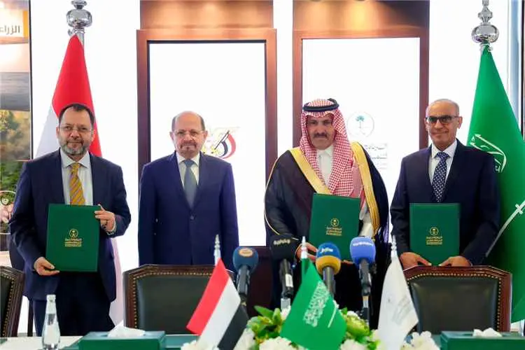 رئيس الوزراء وزير الخارجية يشهد توقيع اتفاقية الدع...