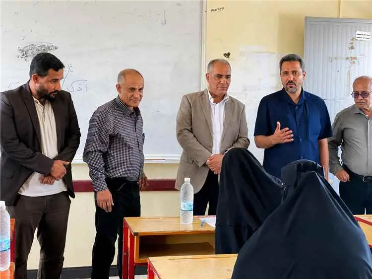 وزير التربية والتعليم العبادي ومحافظ لحج يتفقدان س...