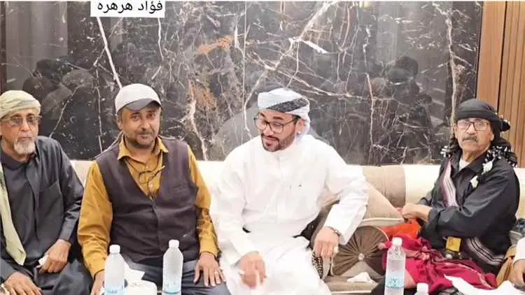 لقاء أخوي في عدن يجمع السلطان اسكندر بن حمود ال هر...