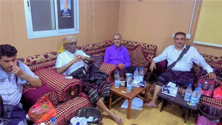 وكيل محافظة أبين يزور اللواء الركن محمد جميع الخضر...