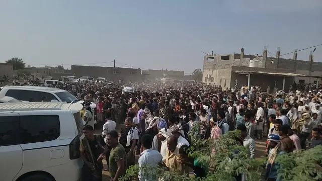 الخوخة تودع "وحيش".. تشييع مهيب لجثمان قائد الفرقة...