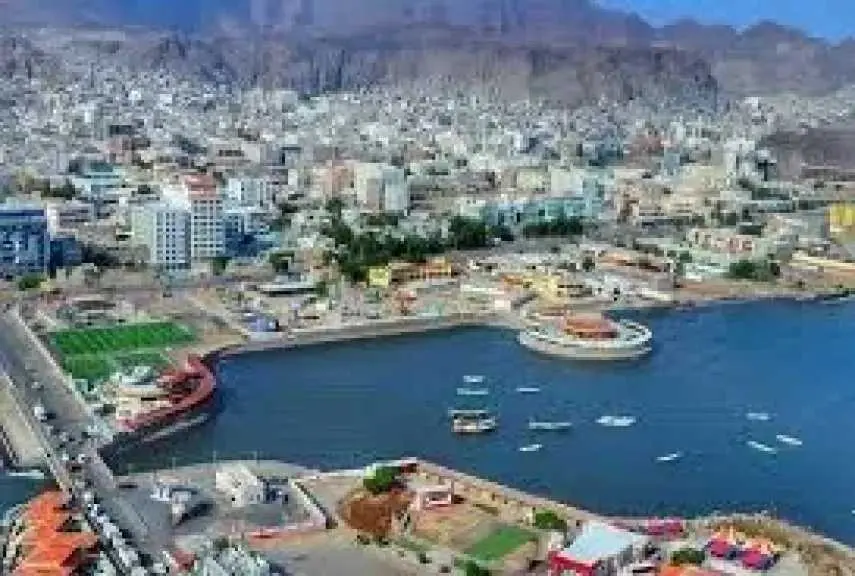 وفاة مفاجئة لطبيب عدني شهير داخل منزله.. ومواقع التواصل تكشف السبب المُفاجئ