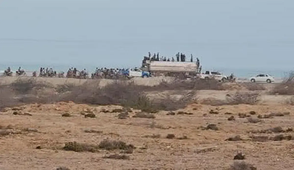 احتجاجات في المهرة تقطع طريق ناقلات وقود كهرباء الغيضة