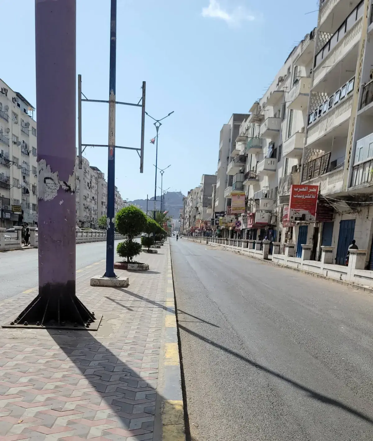 شلل واسع في المعلا بعدن مع اتساع رقعة العصيان المد...