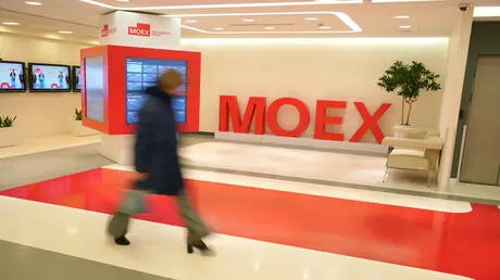 الروبل الروسي يسجل أعلى مستوى في أسبوعين مع تراجع...