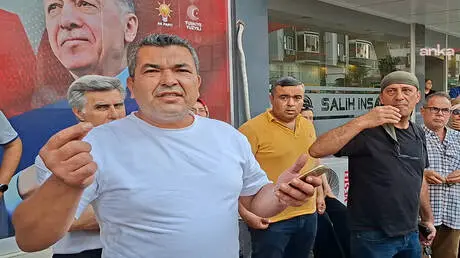 تركيا.. سكان مصيف أولوك باشي يحتجون أمام مقر حزب ا...