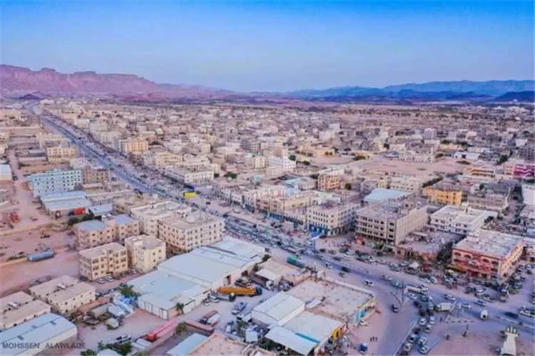 أزمة خانقة للمشتقات النفطية تضرب المديريات الجنوبي...