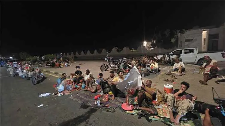 أبين تختنق بالحر والظلام.. ومواطنون يخرجون للمطالب...