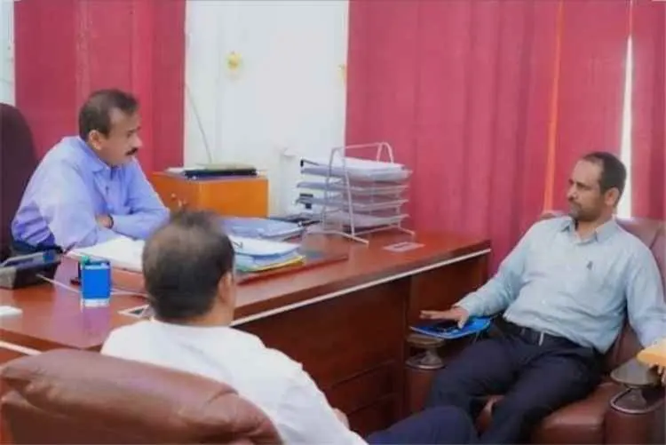محافظ شبوة يطّلع على الترتيبات الفنية لتنفيذ أول م...