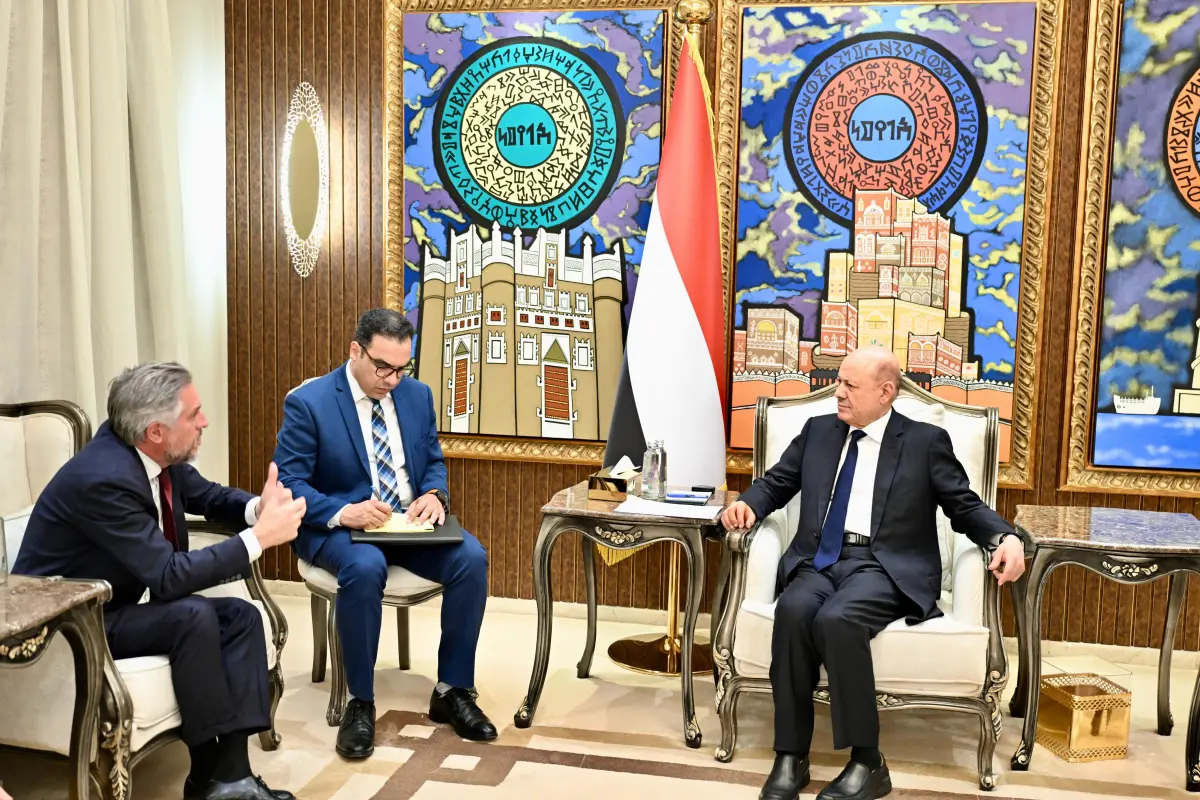 رئيس مجلس القيادة: لا سلام مستدام دون نزع سلاح الم...