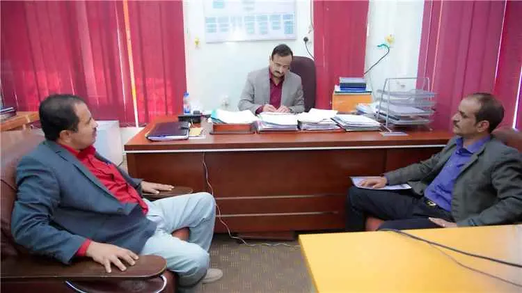 المحافظ بن الوزير يناقش تعزيز إدارة الموارد المائي...