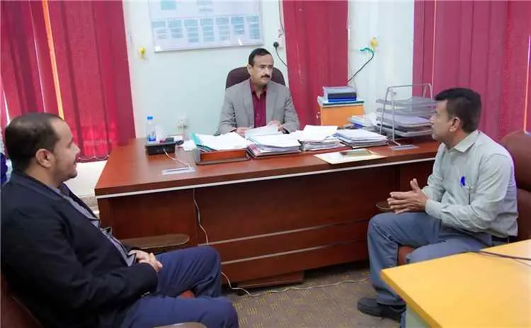 محافظ شبوة يناقش أوضاع مديرية رضوم واحتياجاتها من...