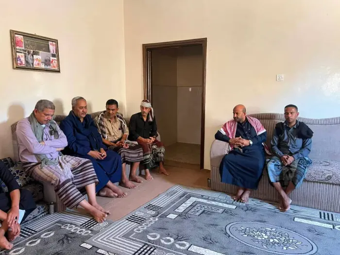 وفد انتقالي وادي حضرموت يعزي أسرة الشهيد باسبعين