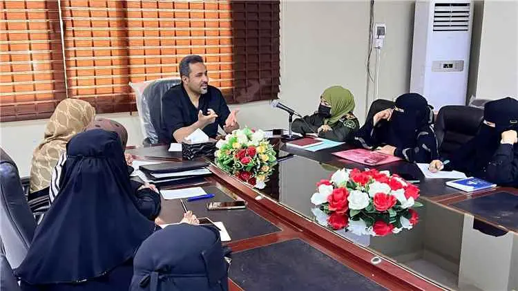 محافظ لحج يناقش تشكيل مجلس وإستشاري نسوي بالمحافظة...