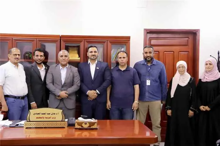وزير التربية والتعليم (العبادي) يبحث مع منظمة CRS...