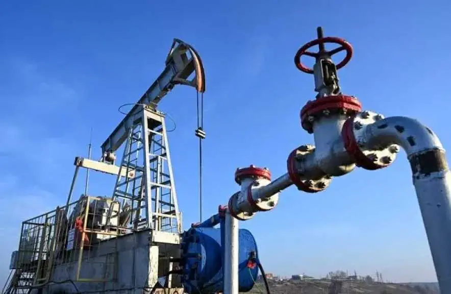 أسعار النفط يقفز بعد تهديد ترامب بنسف منشآت الطاقة...