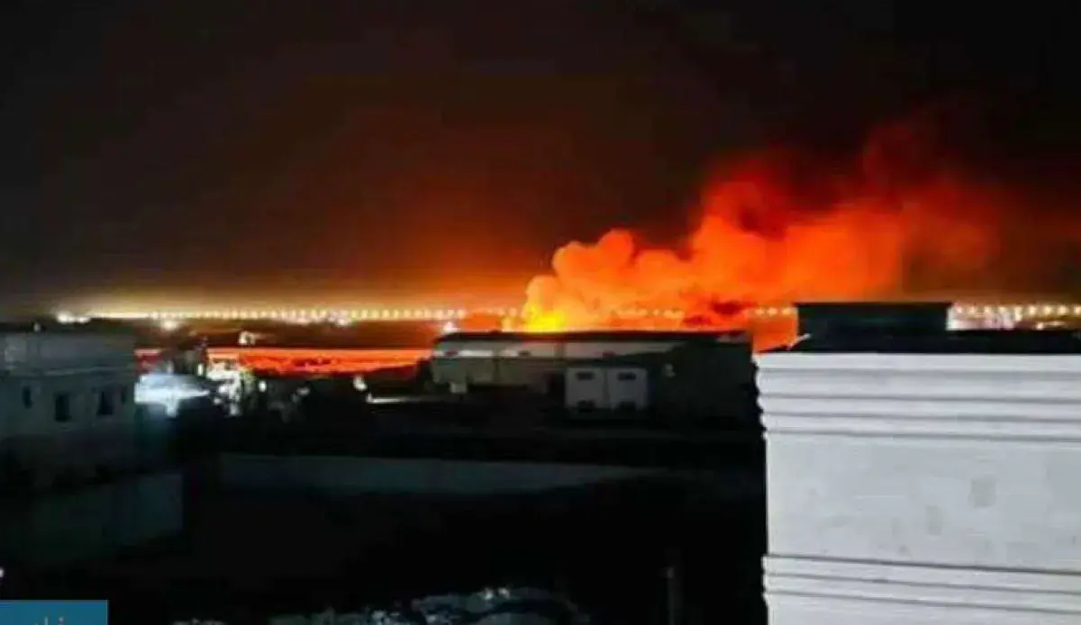 انفجار عنيف يضرب معسكراً في عدن.. وجرحى يصلون مستش...