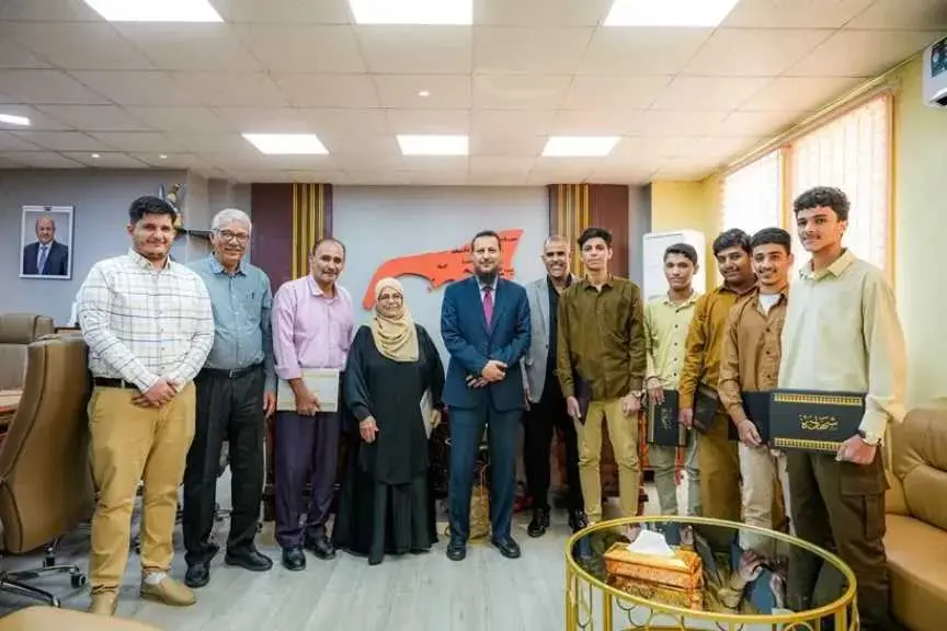 شيخ يكرّم طلاب ثانوية خليفة الفائزين بالمسابقة الفكرية على مستوى مدارس عدن