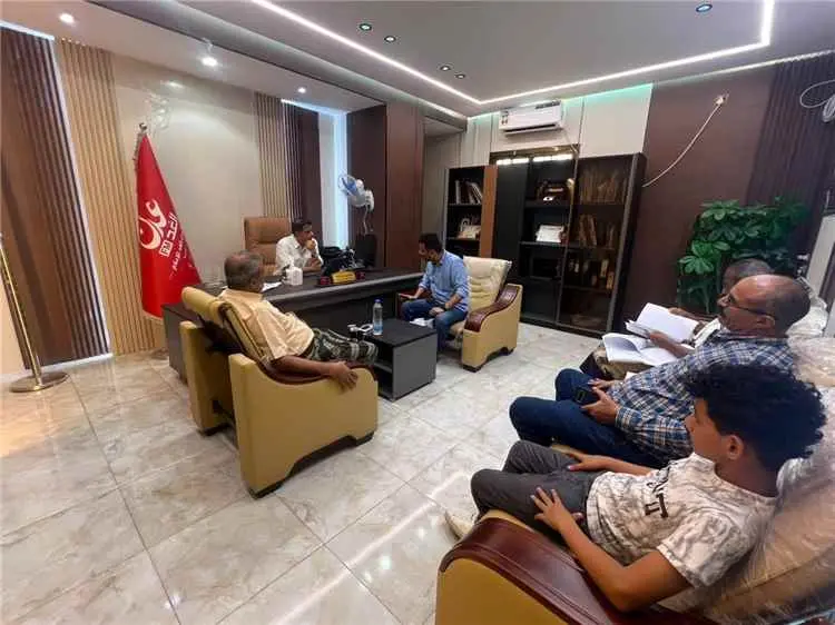 استمرار إغلاق مكتب الإسكان بعدن يفاقم معاناة الموا...
