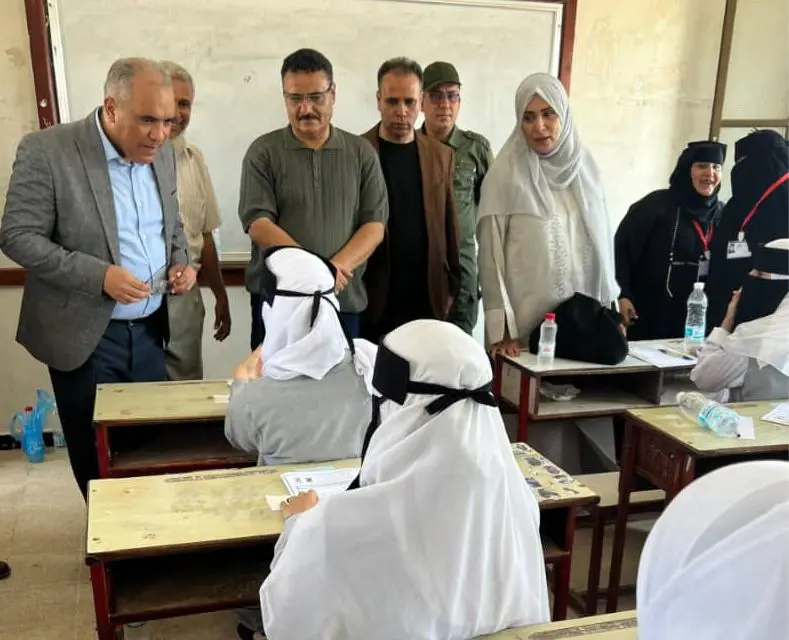 وزير التربية يطلع على سير الاختبارات في مركزي المد...