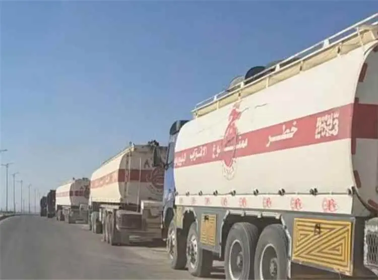 احتجاجات تمنع خروج قاطرات الوقود من ميناء الزيت با...