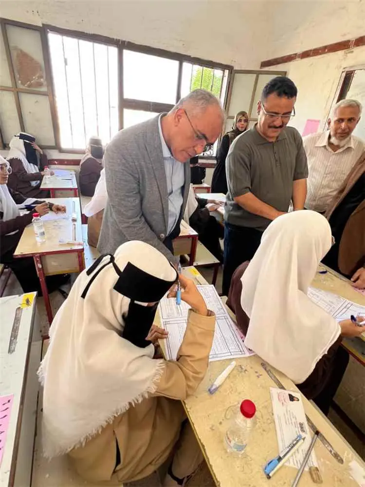 وزير التربية (العبادي) يطلع على سير الاختبارات الو...