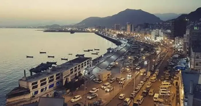 غرق شاب في ساحل الستين بالمكلا رغم محاولة إنقاذه