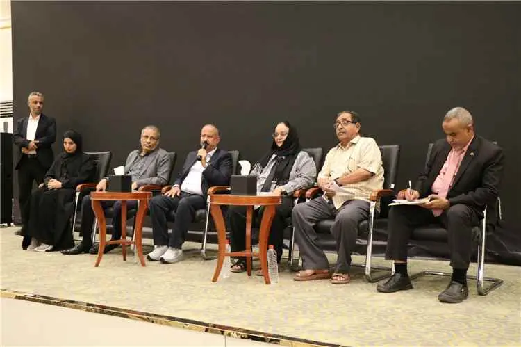 وزير النقل يحضر لقاءً موسّعاً لمناقشة المقترحات الكفيلة بتوفير الخدمات الأساسية لأبناء مدينة عدن