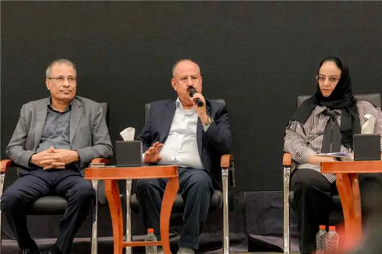 وزير النقل يلتقي نخبة من الاكاديميين والشخصيات الا...