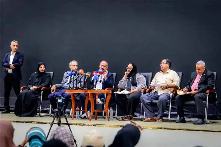 خلال لقاء موسع في عدن.. وزير النقل يزف بشرى بشأن ا...