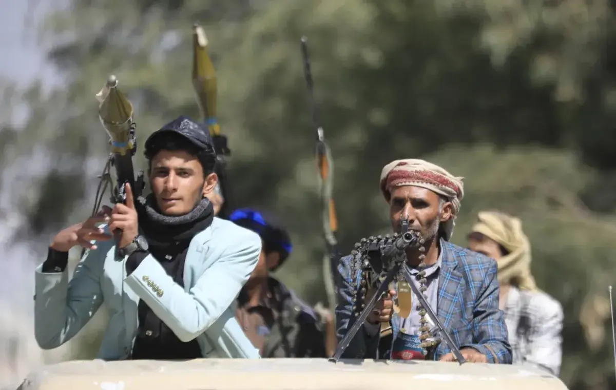 الحوثيون يقتحمون منزل مواطن في إب ويختطفونه بعد ال...
