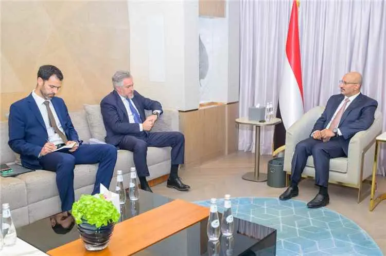 طارق صالح يبحث مع سفير الاتحاد الأوروبي مستجدات ال...