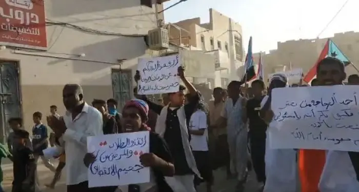 انطلاق مسيرة جماهيرية من جولة بن حبريش في وادي حضر...