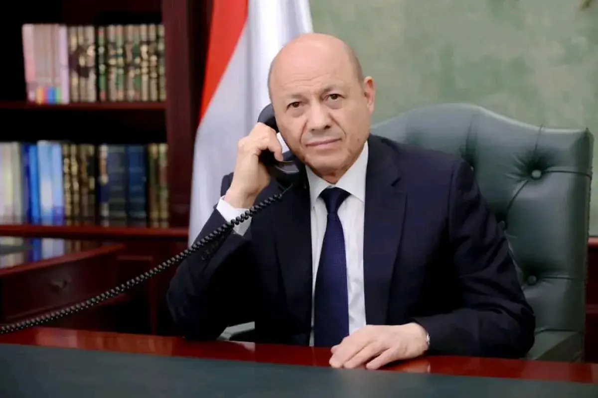 رئيس مجلس القيادة يطلع على مستجدات حادثي إطلاق الن...