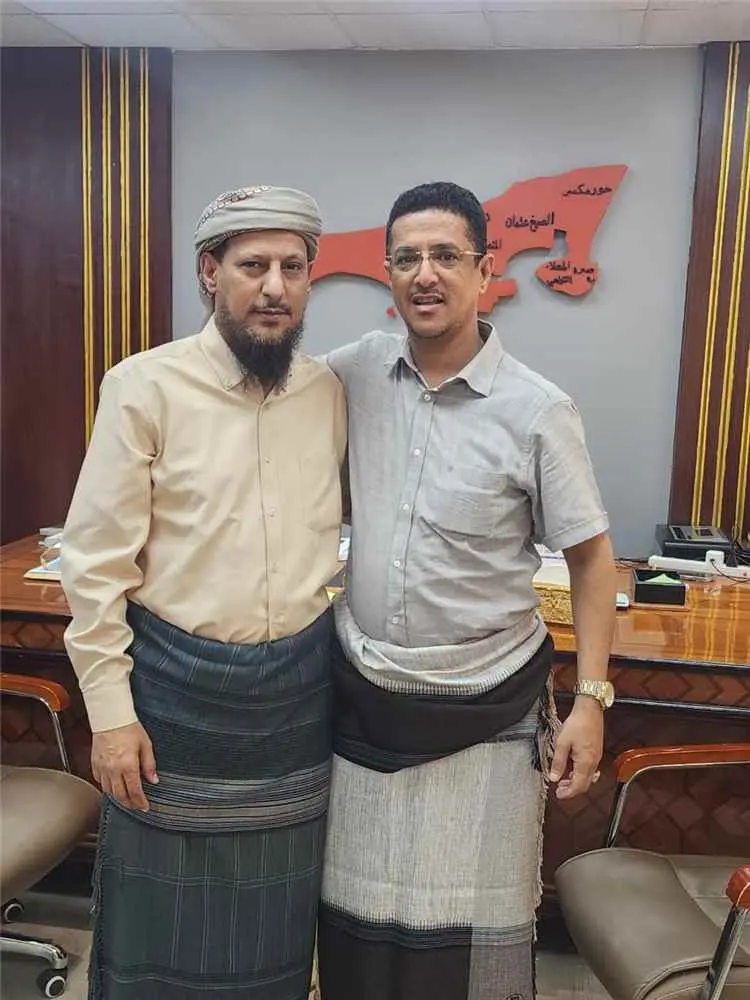 الدكتور منيف الزغلي يطمئن على محافظ عدن عبدالرحمن...